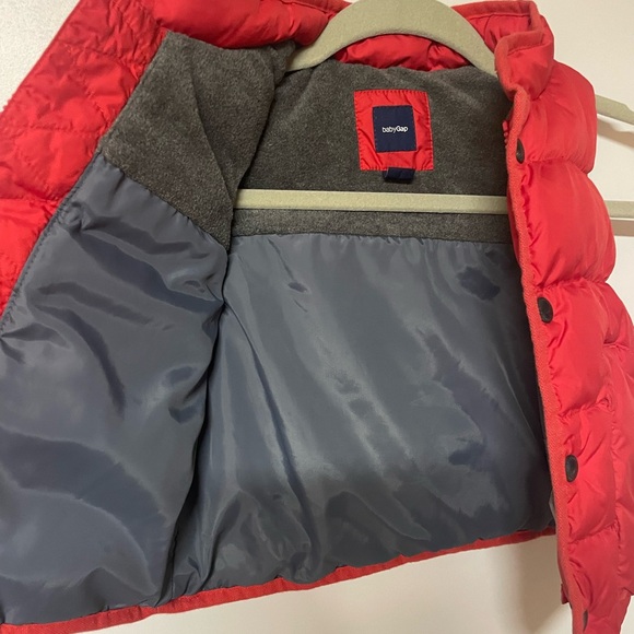 Baby Gap toddler puffer vest, red, 2 years, like-new condition - Picture 2 of 5